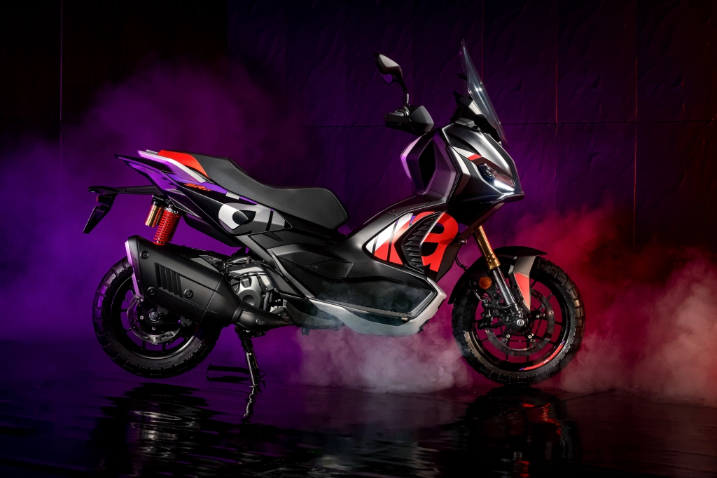 Die Aprilia SR GT 400 Rally Replica ist READY FOR ANYTHING